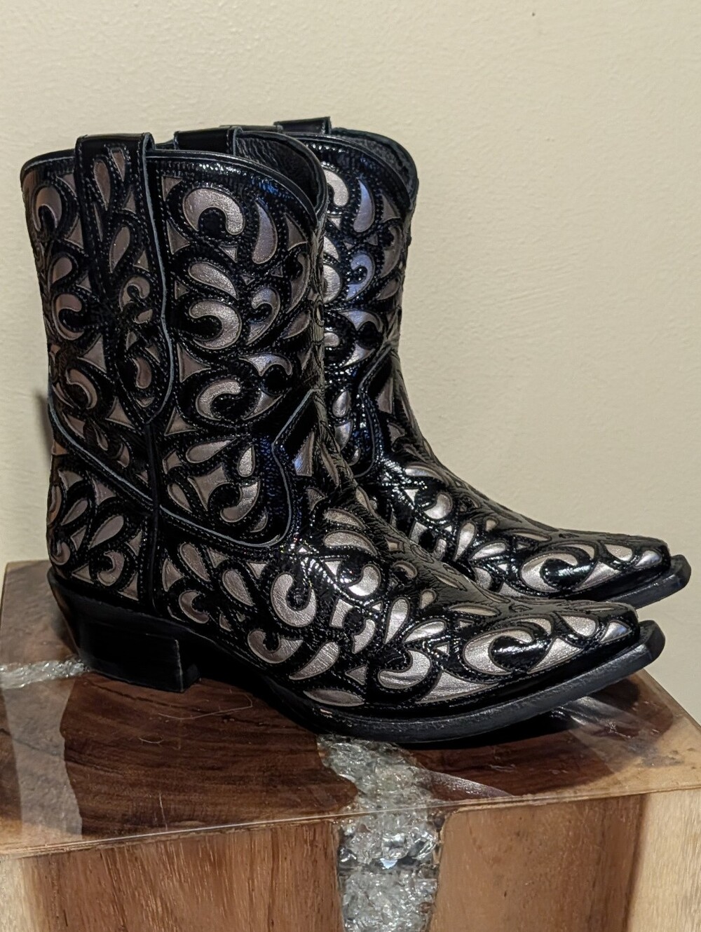 Ariat Valentina Outlay Western Boot in Black/Platinum sz 6 - Picture 3 of 12